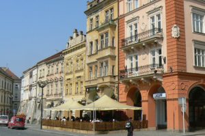 Springtime brings the cafes outdoors.