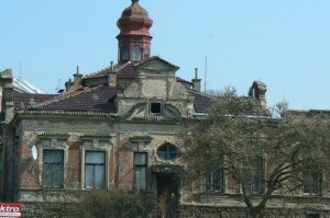 An old building in need of repair.