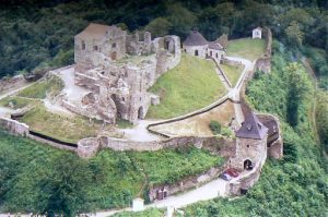 Overview of the Castle ruin of Potstein.