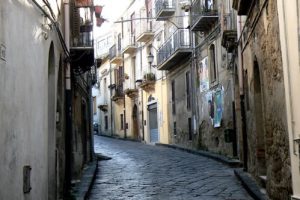 Cobblestones and balconies of Enna