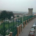 Divider 'peace' fence in Catholic-Protestant neighborhood