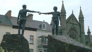 Derry friendship monument - 'Hands across the divide'