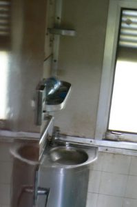 Sink basin in second-class carriage