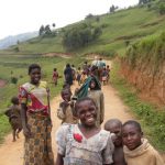 Children escorting tourists to pigmy village