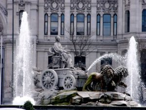 Madrid's beautiful city hall and fountain