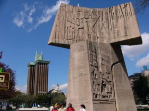 Memorial sculpture