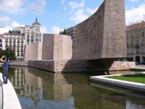 Memorial sculpture