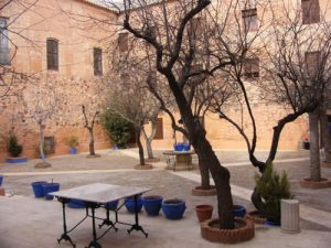 Courtyard with blue pottery. Almagro, a charming