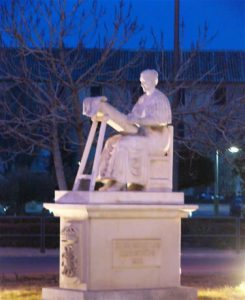 Almagro - statue dedicated to the lace-makers