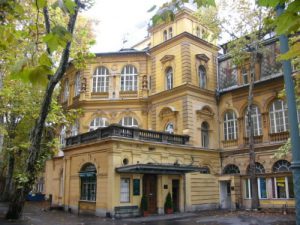 Entrance to Lukacs baths