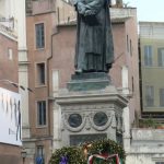 Statue in Piazza Campo dei Fiori
