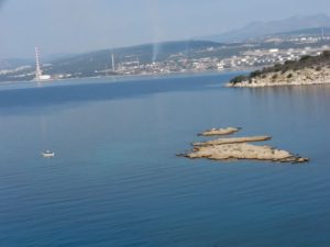 Tiny islands dot the harbors and bays