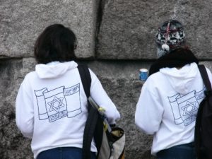 Jewish visitors pray at Treblinka