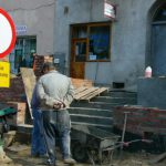 Sign and workers in Zamosc