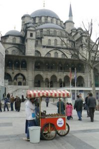 Yeni Cami mosque by the harbor