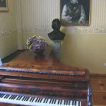 Bust of Chopin inside the Hunting