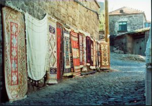 Rugs and cobblestones - the look