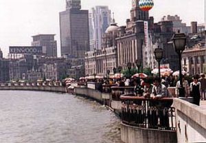 Shanghai-Bund riverfront promenade