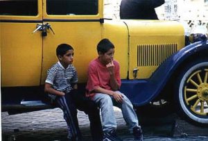 Montevideo-boys with antique car