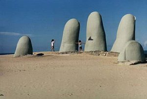 Punta del Este-beach sculpture