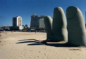 Punta del Este-beach sculpture