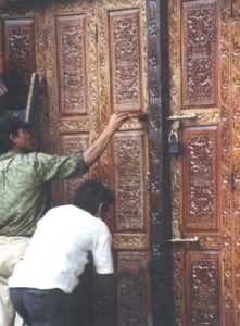 Varnishing Doors