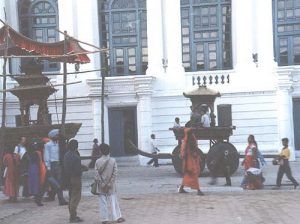 Chariots by Former Palace