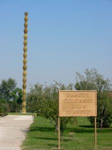 Infinite Column' by C. Brancusi (1876-1957)