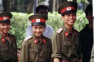 Hanoi soldiers in line