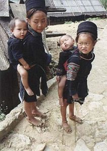 Sapa Hmong girls & babies