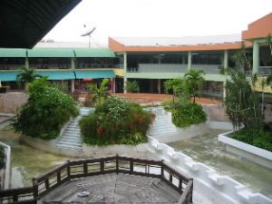 New Kingston - nearly empty shopping center