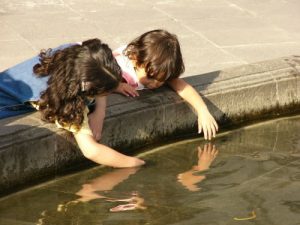 Children at fountain of Chapultepec Castle