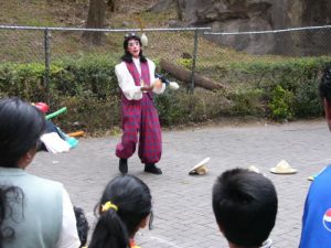 Juggler on the way to Chapultepec