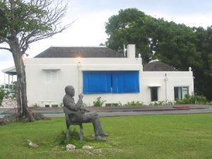 Statue of Noel Coward (d.1973) in front of his beloved