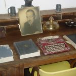 Noel Coward's desk and typewriter