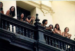 Lima girls on balcony