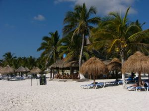 El Paraiso is a little nine-room hotel on the beach
