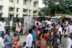 Chennai - waiting for a bus