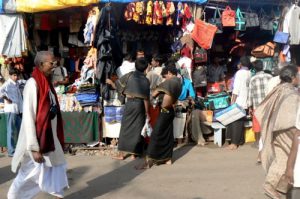 Kanyakumari tourists browse the bazaars. Young pilgrims dressed in black.