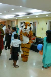 Kochi - a friendly tiger at Kalyan Silks: world’s largest