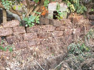 Straw-and-mud brick wall in Palolem Beach