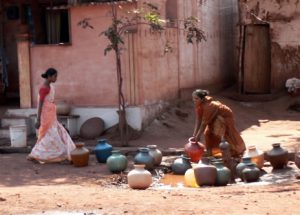 Collecting water in urns