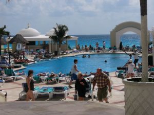 Mexico, Cancun - resort pool