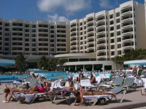 Mexico, Cancun - sunseekers from Europe