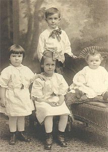 Children of Cora and Francis in 1918: (l-r) Doris, Ethel, Roger,