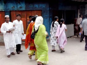 Busy street scene in Khulna