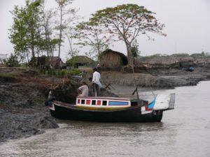 Mongla town scene - low tide