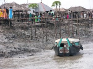 Mongla town scene - river edge at low tide