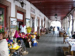 Pátzcuaro - arcade of shops