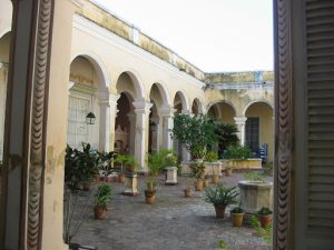 Cuba - interior courtyard in need of repair